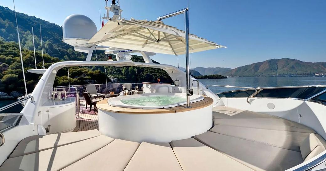 Charter yacht QUEST R deck Jacuzzi