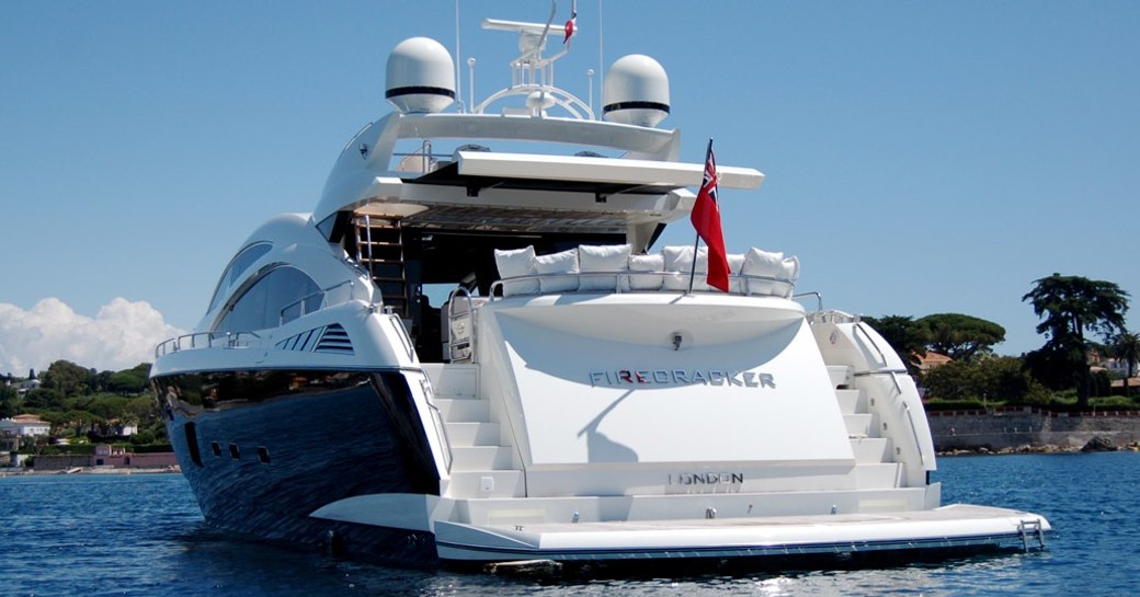 stern view of motor yacht FIRECRACKER with swim platform