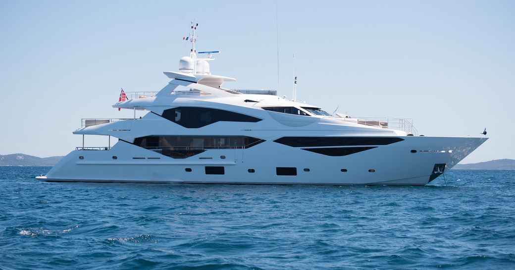 Superyacht 'Aqua Libra' underway