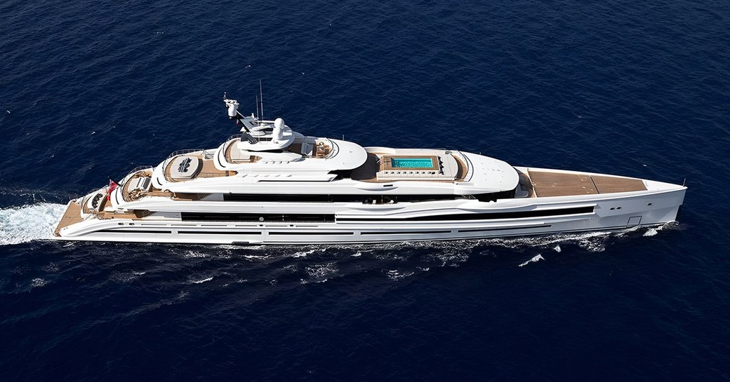 Charter yacht MAR at sea