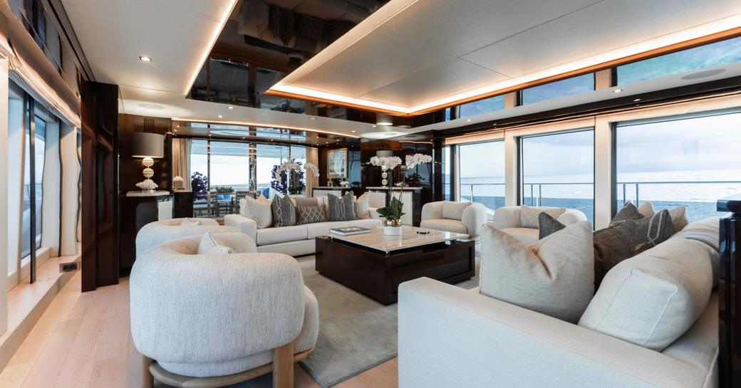 Luxury yacht charter CAPTAIN MORGAN III main salon lounge