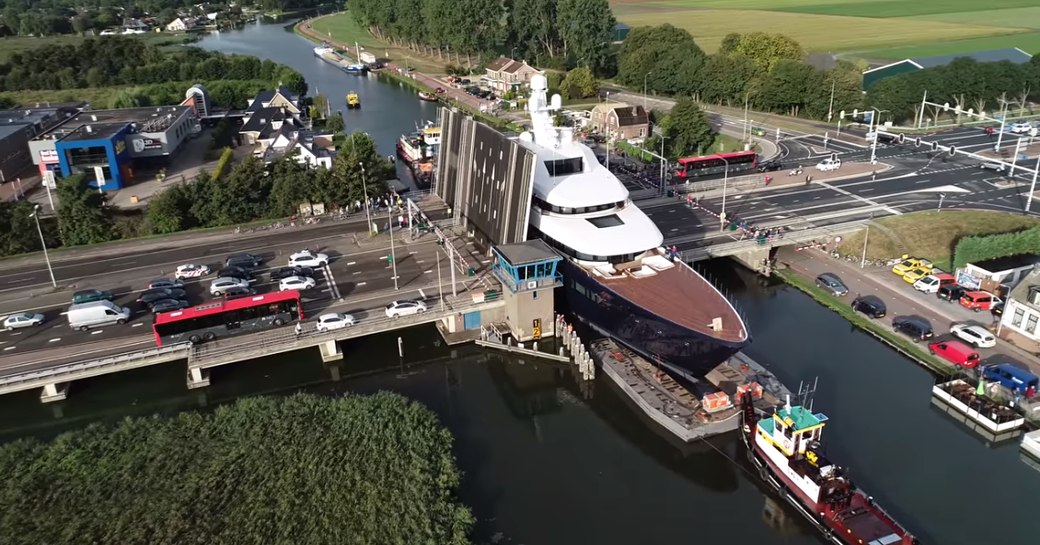 Feadship superyacht LONIAN going through bridge space on Dutch waterways