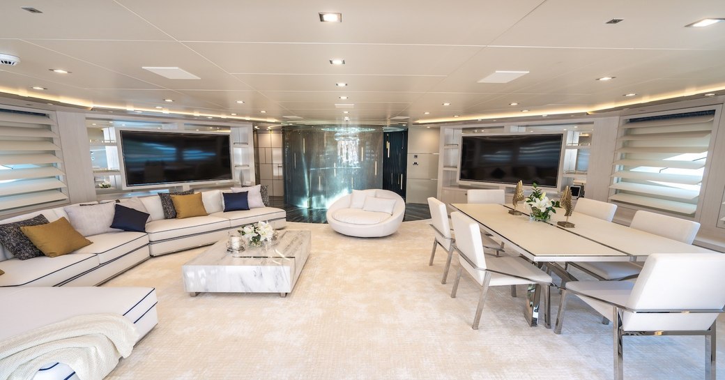 Main salon onboard MY Snow 5