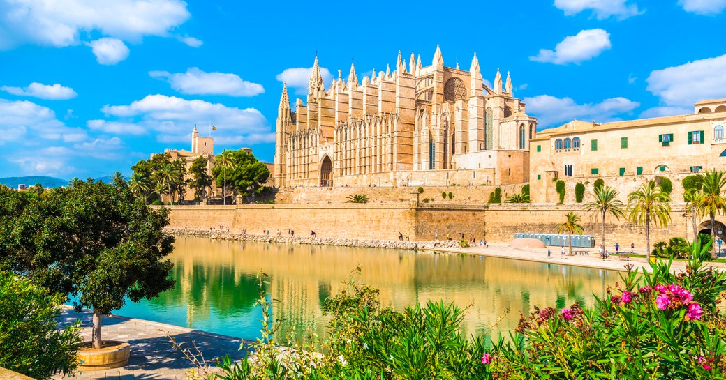 Overview of the Catedral-Basílica de Santa María de Mallorca