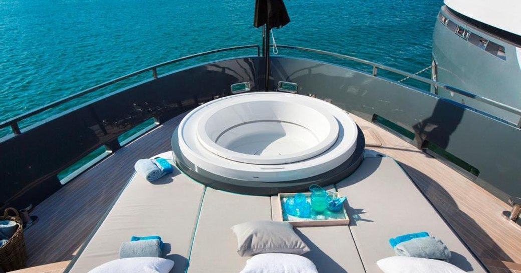 Jacuzzi on board the luxury charter yacht TORTOISE