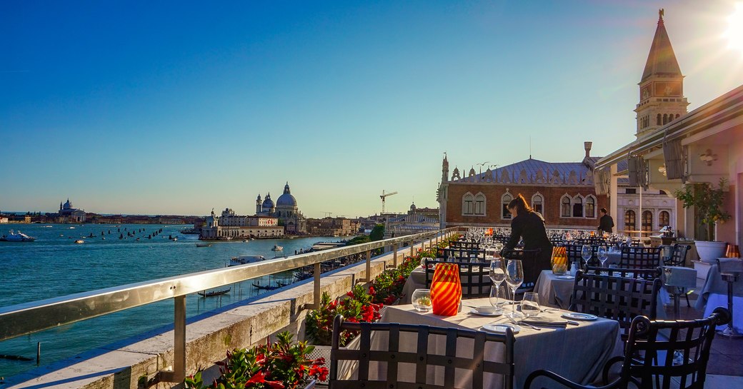 Staff laying tables at the restaurant Terrazza Danieli