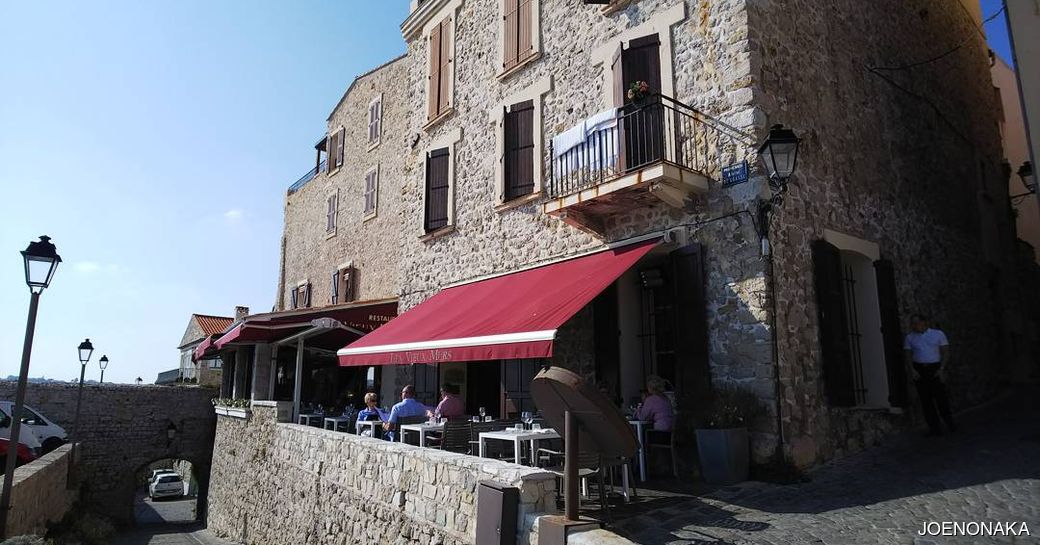 Exterior view of Les Vieux Mers in Antibes