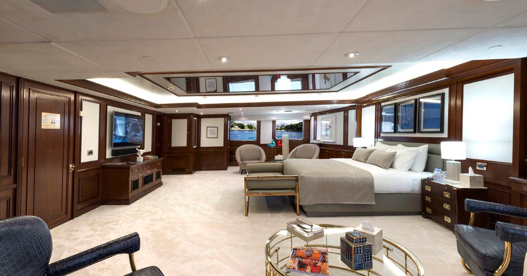 Expansive cabin on Superyacht CHAKRA with double bed 