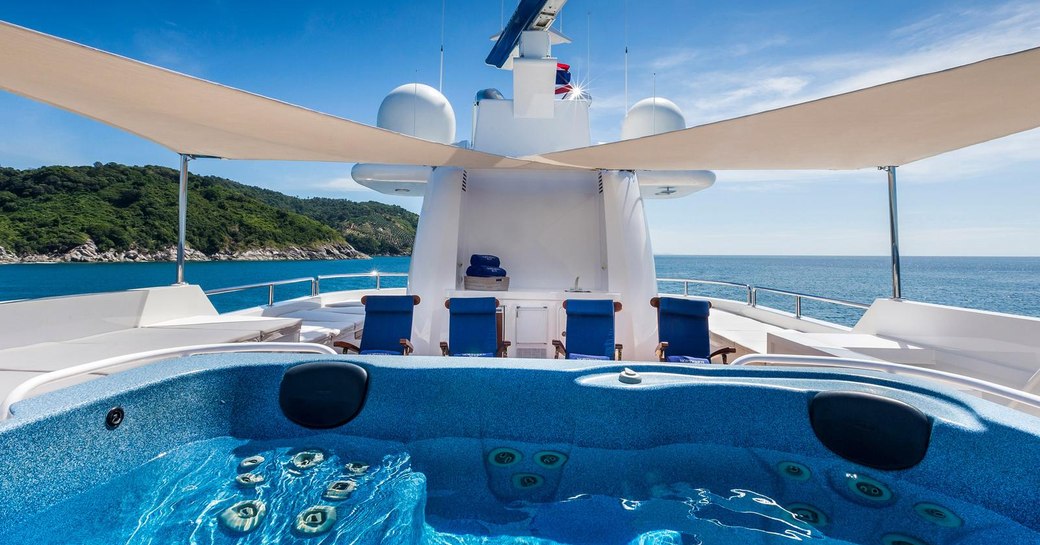 Jacuzzi on the sundeck of superyacht ‘Northern Sun’ 