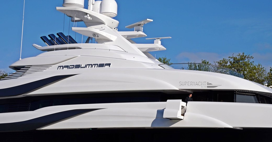 Superyacht Madsummer name plate