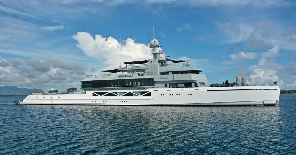 Charter yacht BOLD at sea