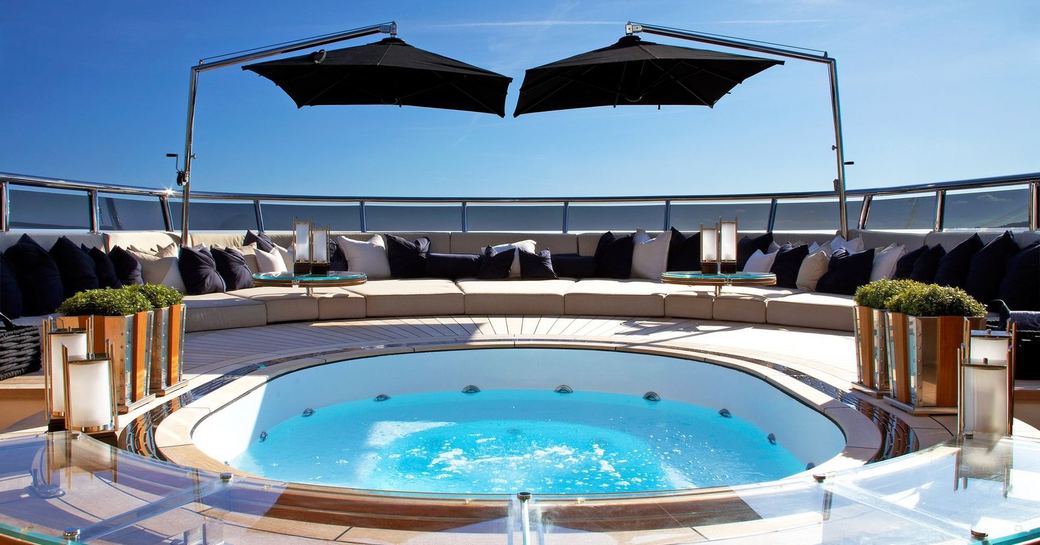 superyacht SEALYON's deck Jacuzzi