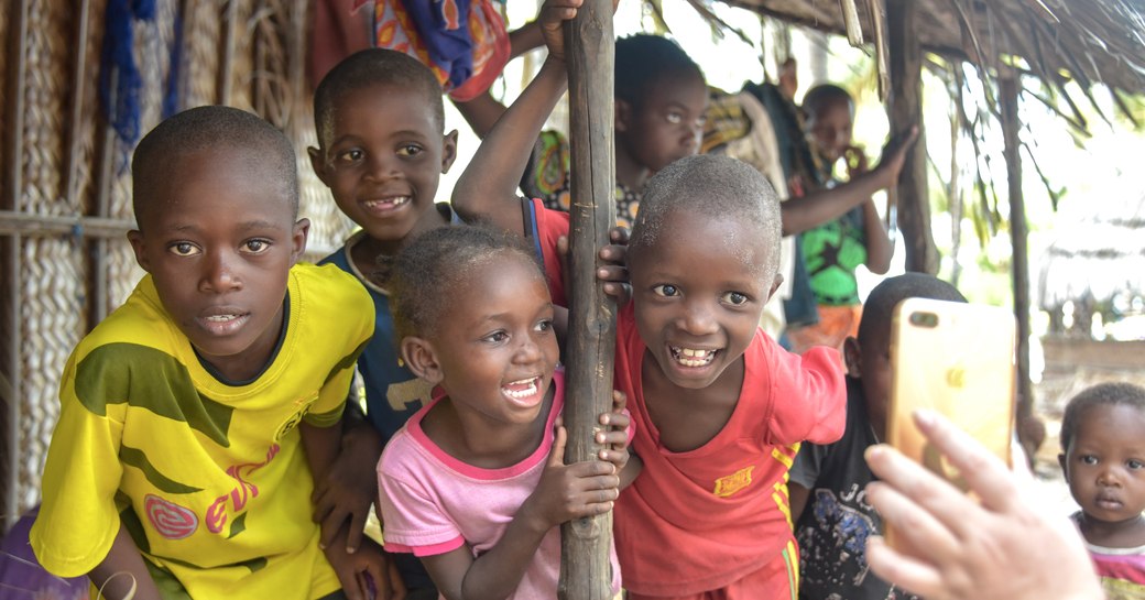 children of bwejuu island in tanzania