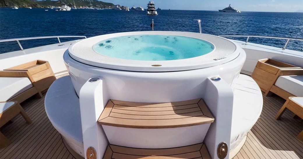 motor yacht bon vivant jacuzzi