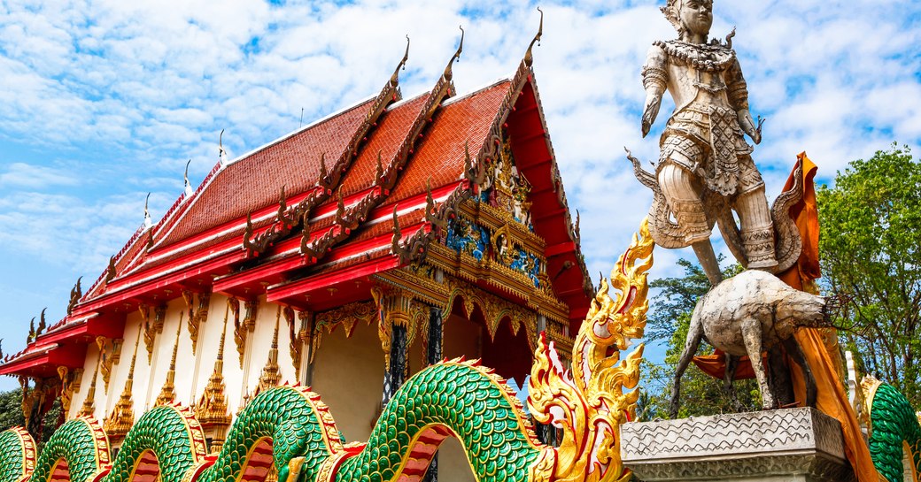 Overview of the exteriors of Wat Salak Phet