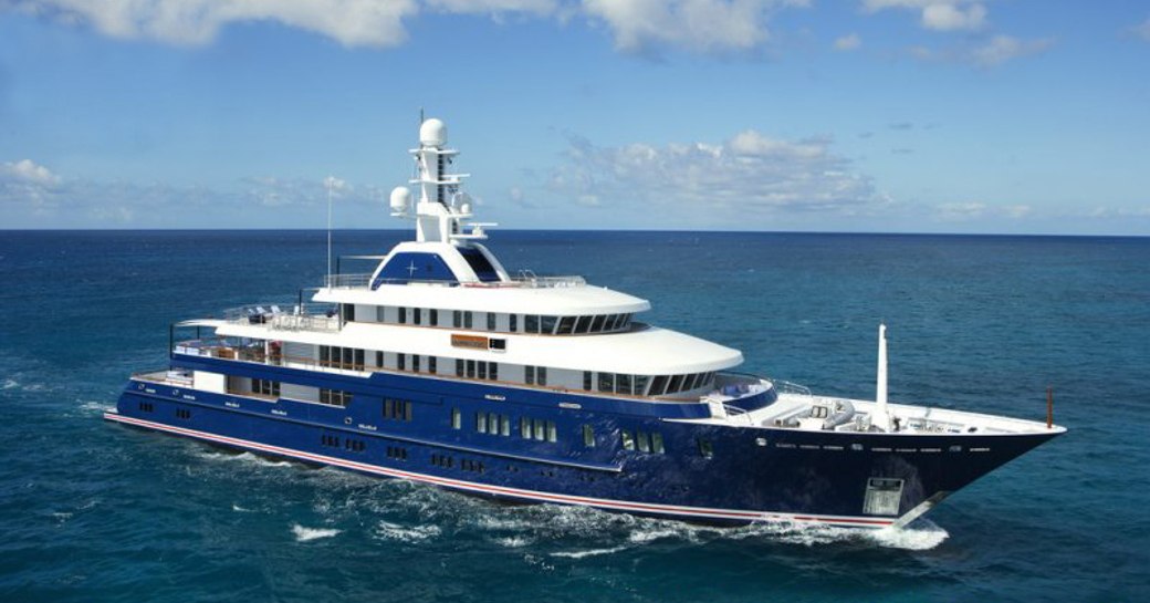 bella vita yacht underway