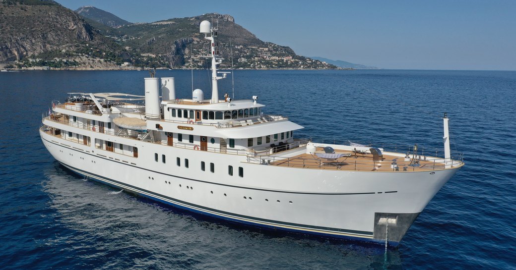 Charter yacht SHERAKHAN at sea