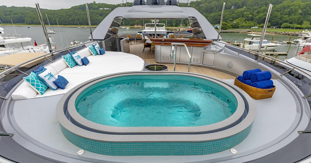 vibrance superyacht jacuzzi