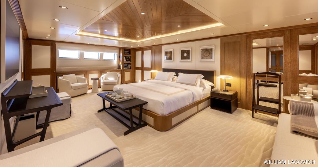 Charter yacht SOLAFIDE master cabin with central berth