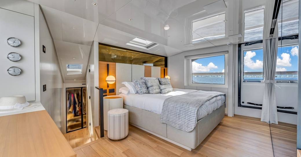 Superyacht charter NOTYNOG master cabin with central berth
