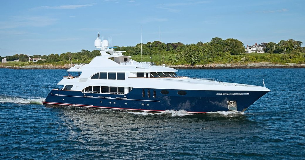 alessandara yacht underway