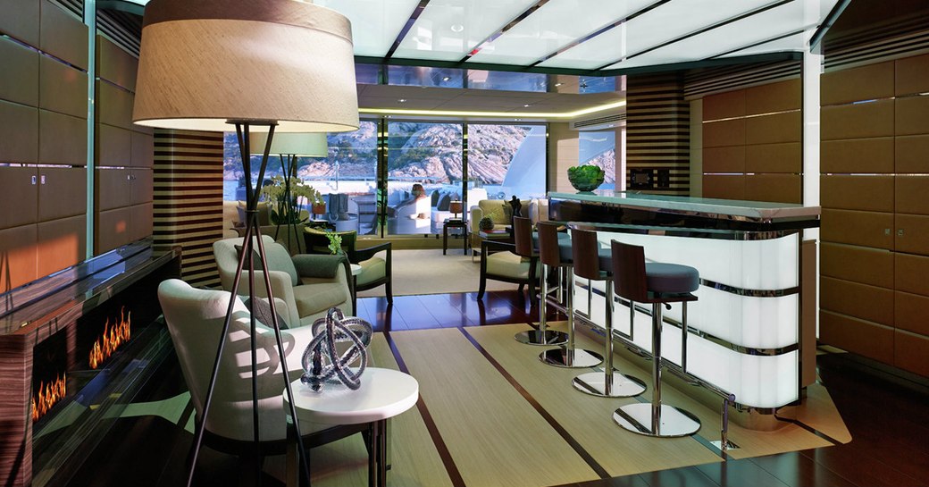 Superyacht ILLUSION interior skylounge