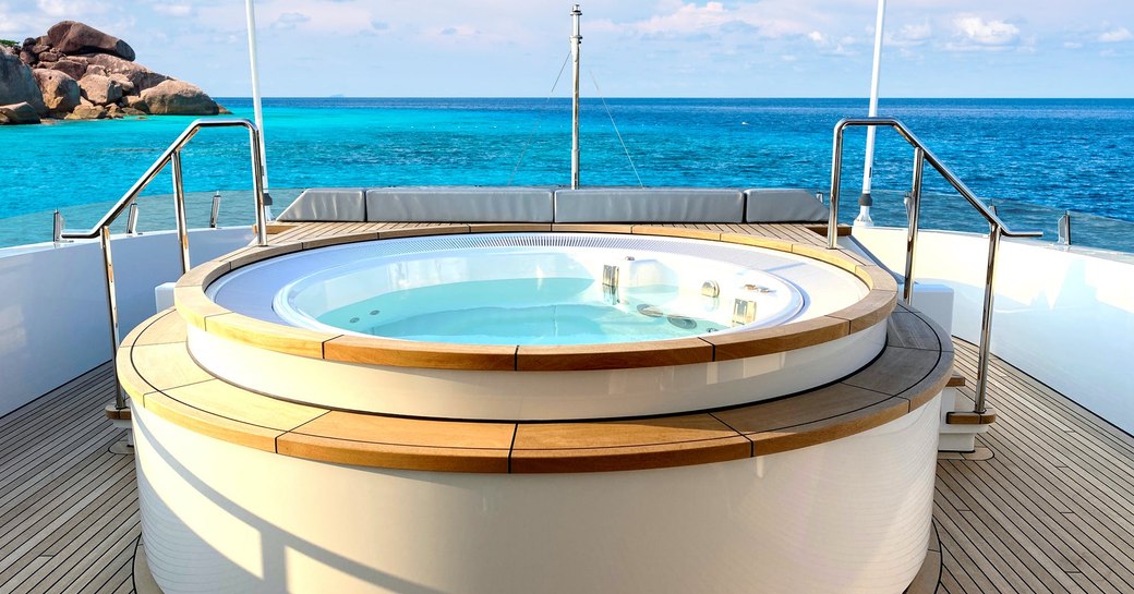 w yacht jacuzzi