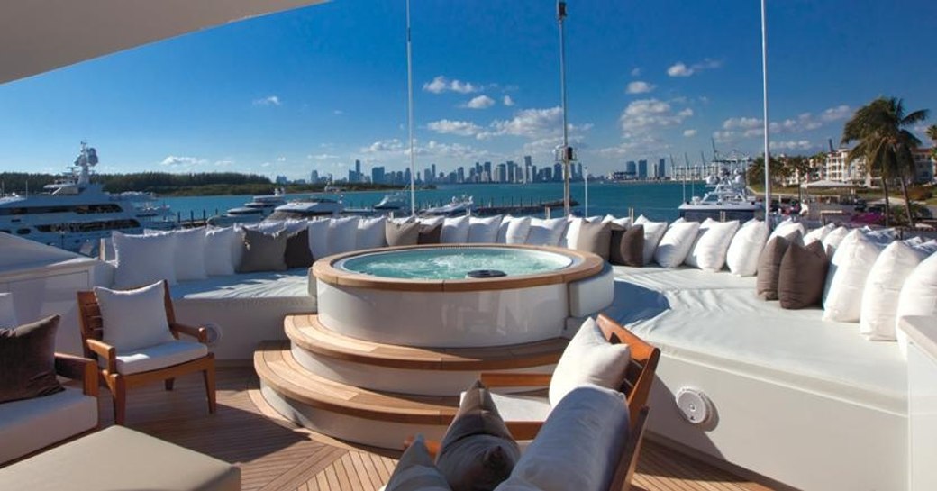 superyacht COCKTAILS available for christmas or new year's charter in the Bahamas