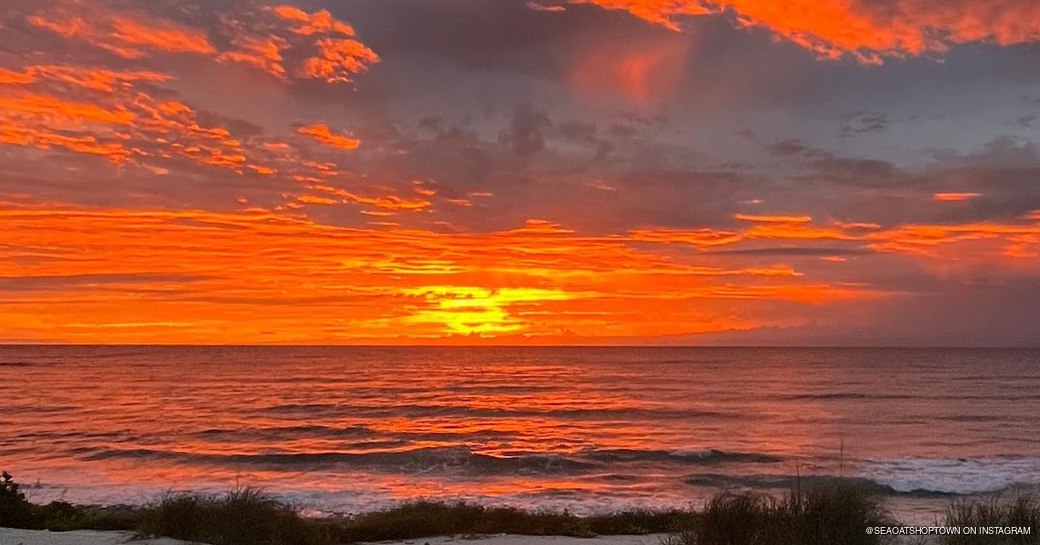 Sunseet over the Bahamian waters at Elbow Cay 