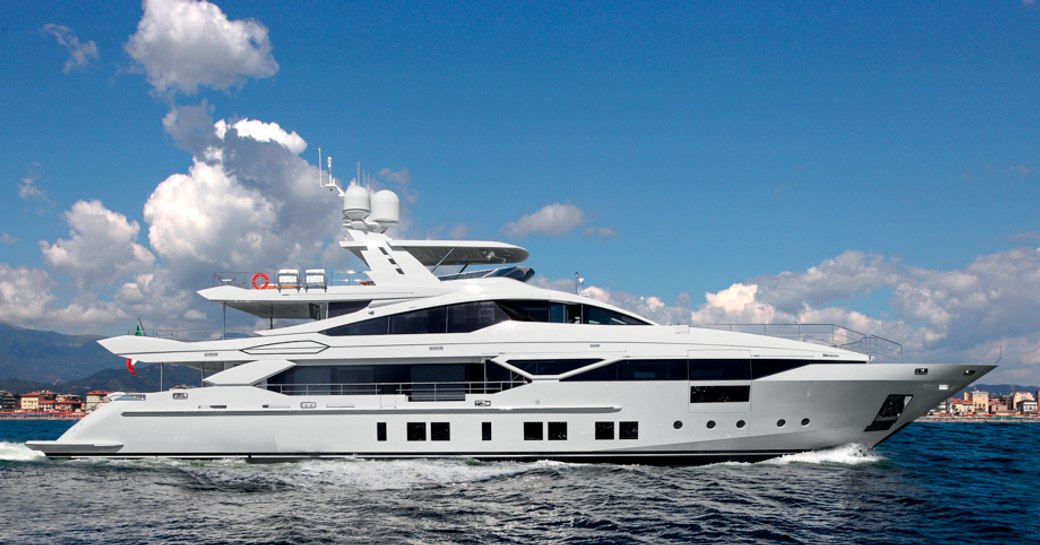 superyacht Cheers 46 cruising in the Bahamas on a luxury yacht charter