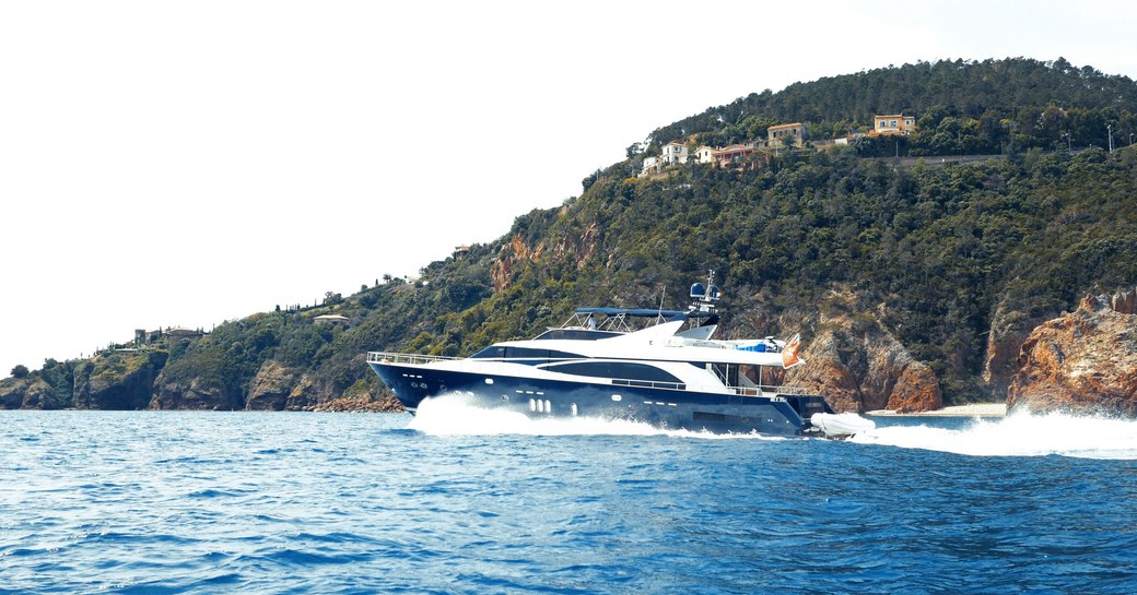 Superyacht Lady Amanda underway