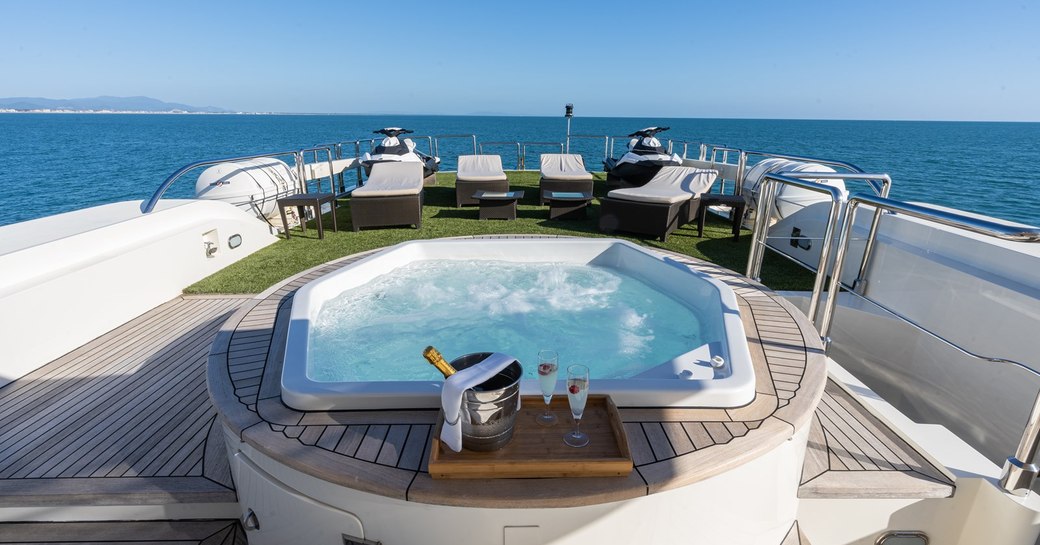 vianne superyacht jacuzzi