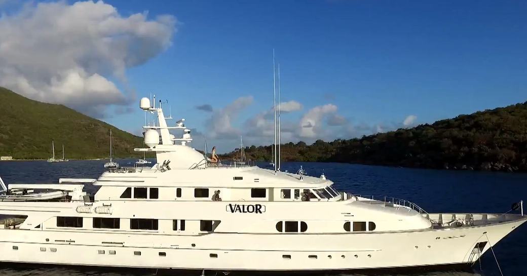 motor yacht valor charter