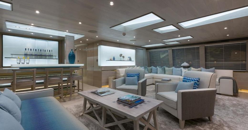 The main salon of luxury yacht THUMPER