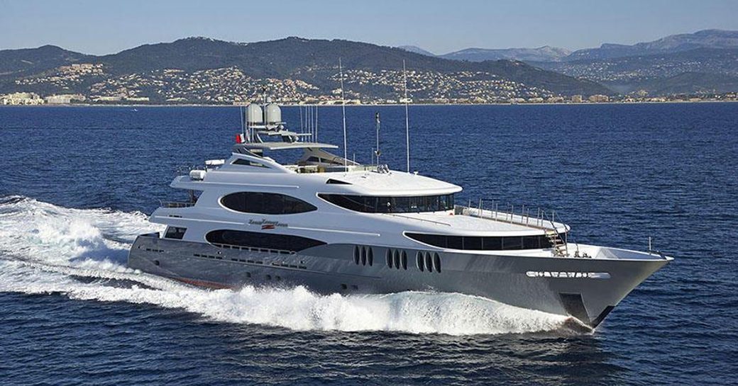 Luxury charter yacht ZOOM ZOOM ZOOM