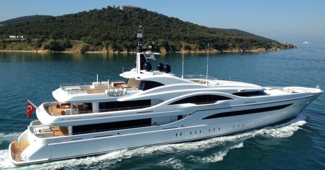 yacht di lewis hamilton