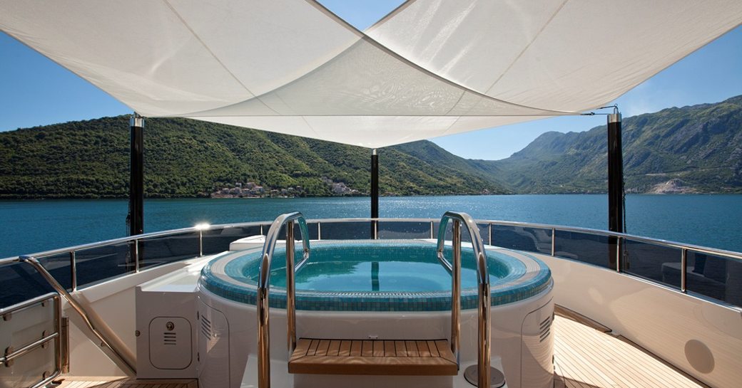 Jacuzzi with sun shade