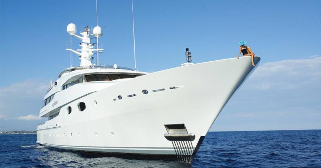 Luxury yacht Lady Sheridan at anchor