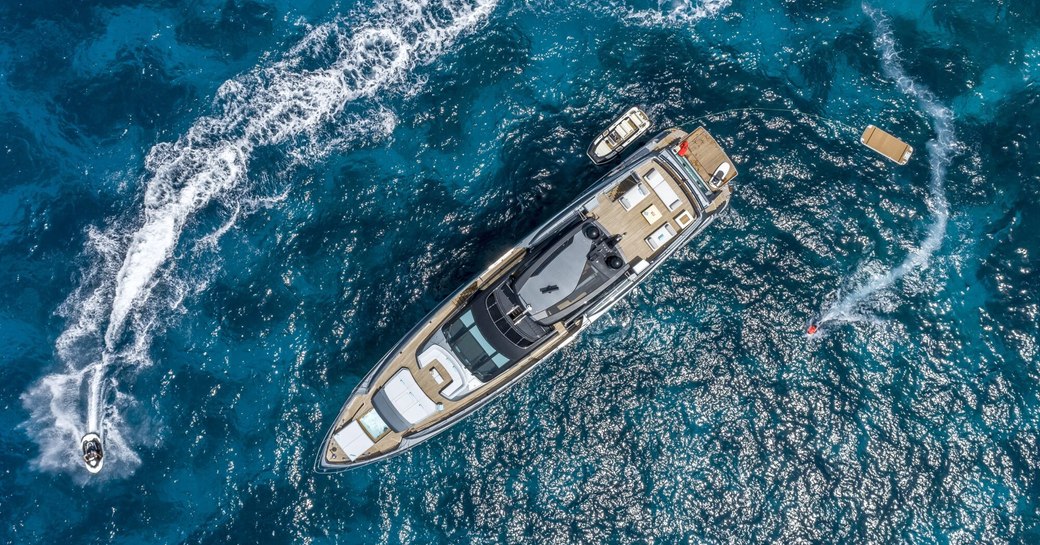luxury charter yacht FIGURATI