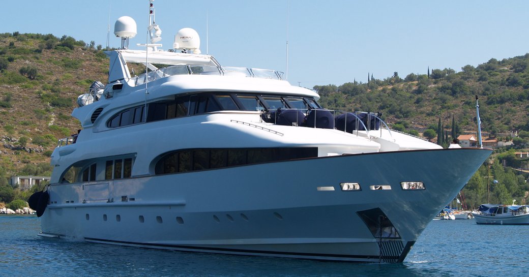 luxury yacht lady g ii at anchor