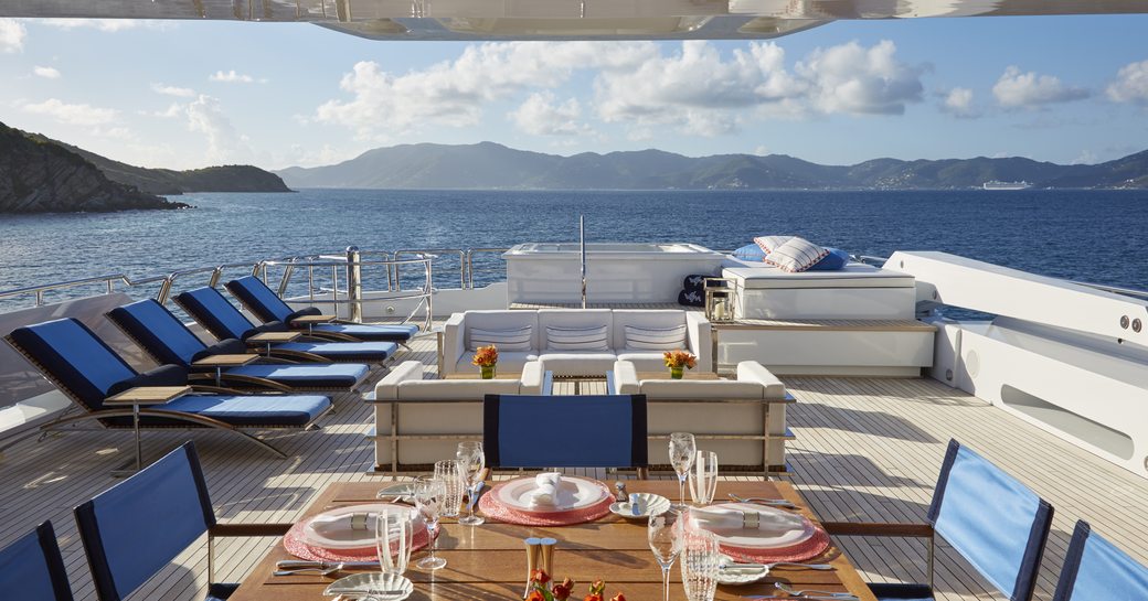 dining table, sun loungers and Jacuzzi on sundeck of charter yacht ‘Victoria del Mar’ 
