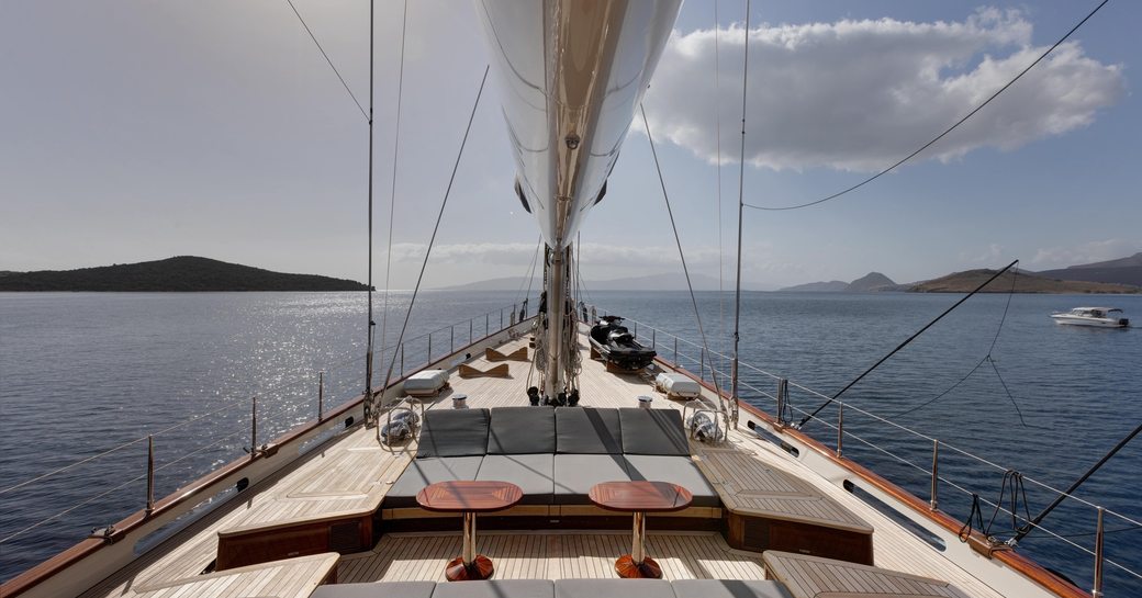 Overview of the exteriors onboard sailing yacht charter SALLYNA