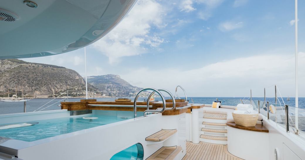 infinity pool onboard luxury superyacht VENTUM MARIS
