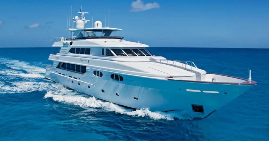 charter yacht ‘Penny Mae’ cruises in the Caribbean on a private yacht charter