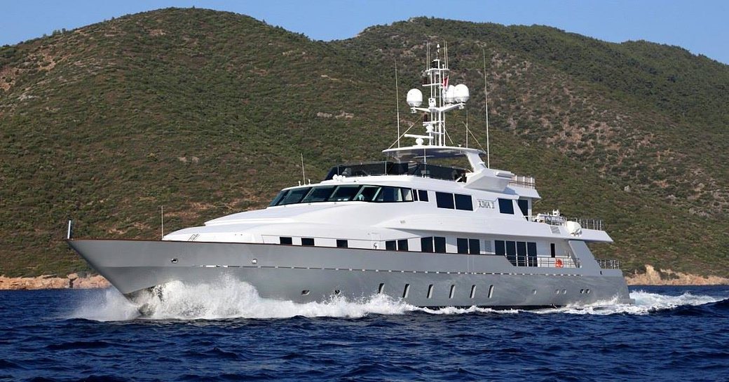 motor yacht ‘Rima II’ cruising on a luxury yacht charter in Corsica
