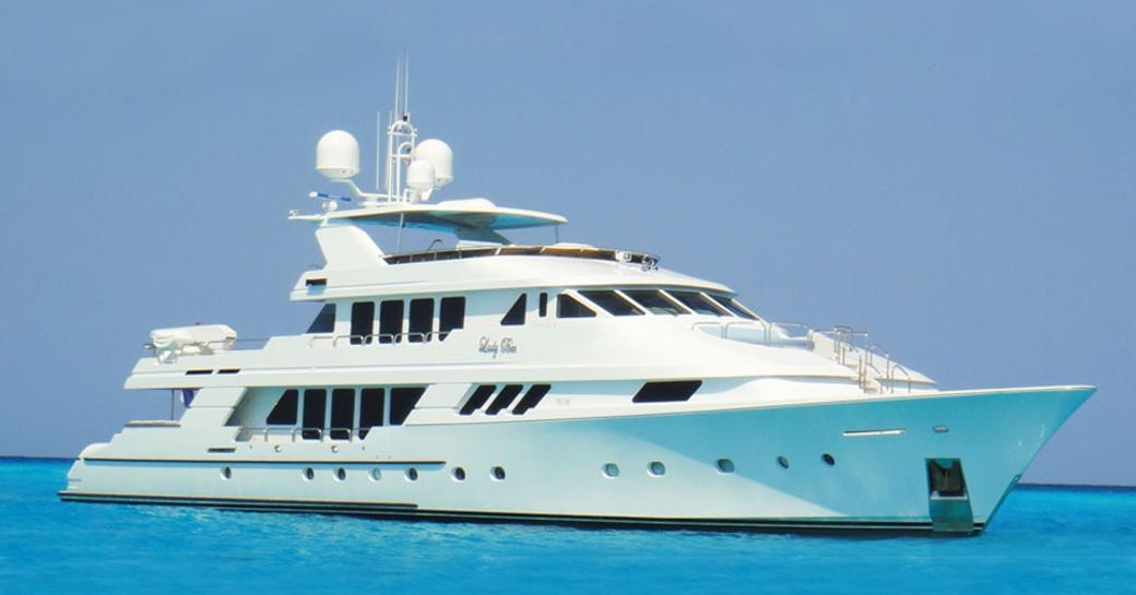 superyacht ‘Lady Bee’ cruises on a luxury yacht charter in the Caribbean