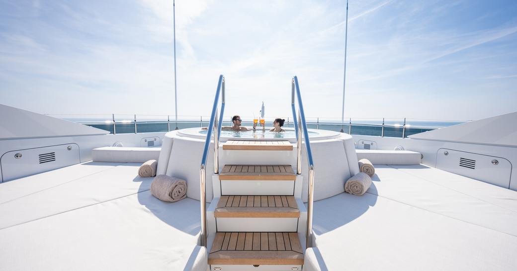 Overview of the Jacuzzi onboard charter yacht RELIANCE