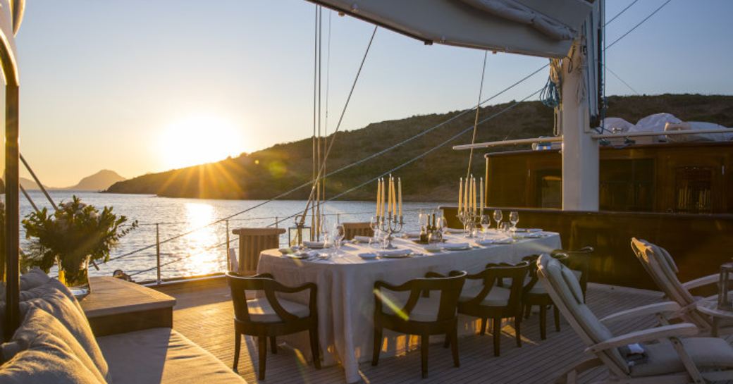 Alfresco dining on sailing superyacht SATORI