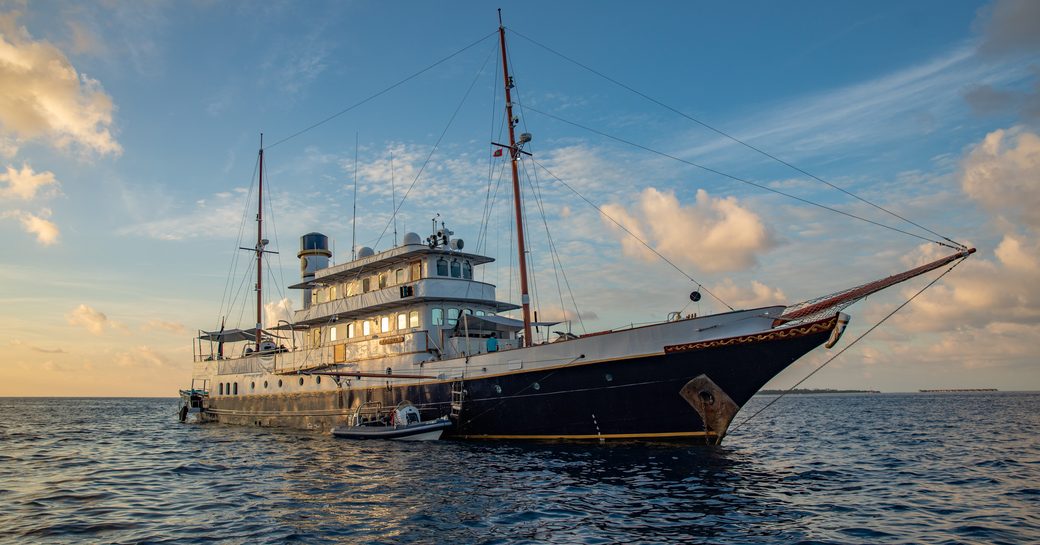 Charter yacht KALIZMA