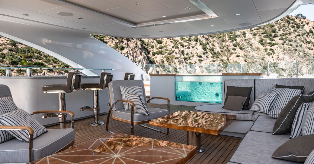 luxury yacht charter SNOW 5